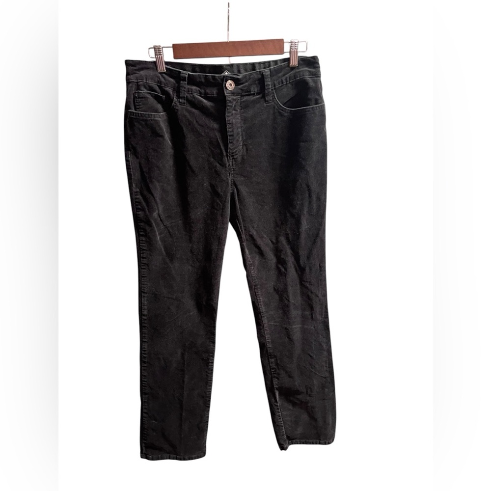 St. John's Bay Black Skinny Jeans | Size 12 | Sleek & Stylish | Free Shipping